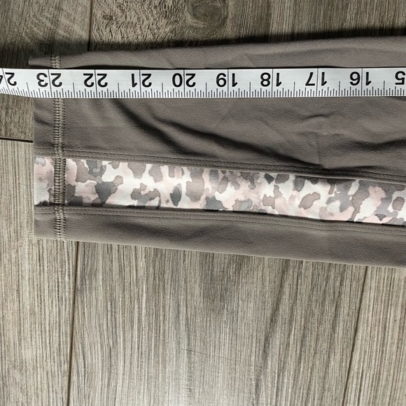 Athleta‎ Salutation Stash Pocket II Serene 7/8 Leggings - Picture 7 of 7